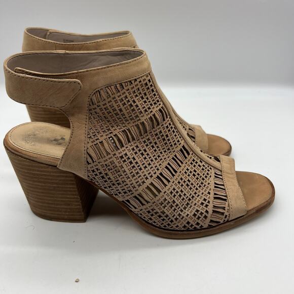 VINCE CAMUTO Women's 8M Keannie Tipsy Taupe Soft Tumbled Nubuck Strappy Sandals - Picture 8 of 9